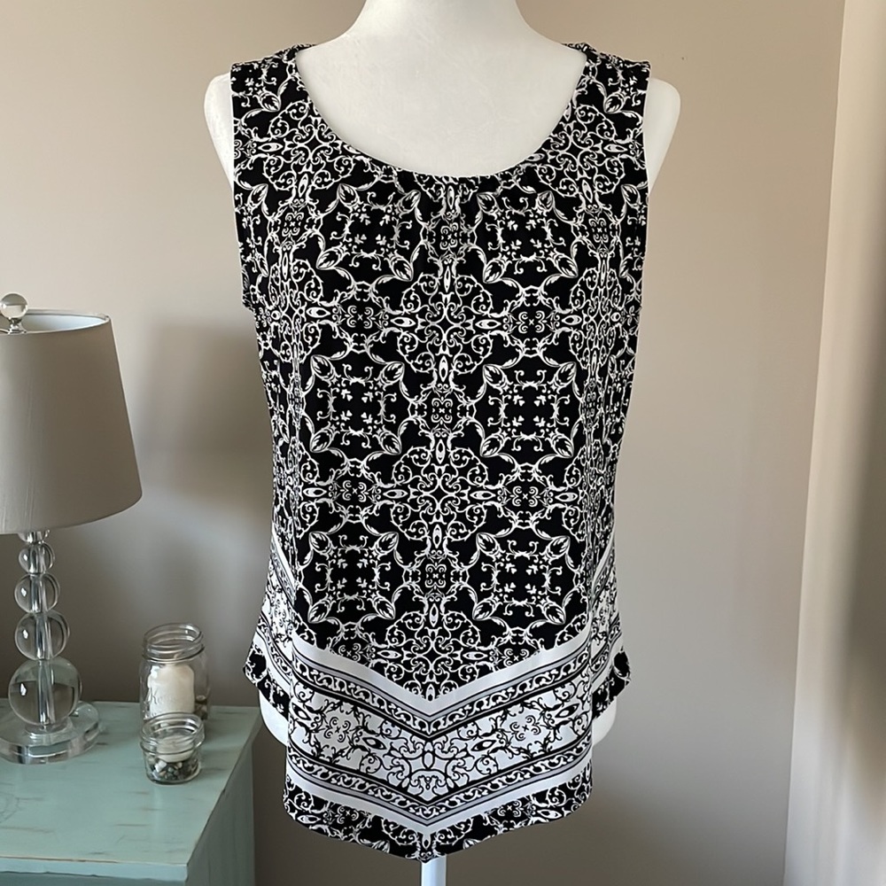 White House Black Market Tank Top V Bottom Black & White Print Size M